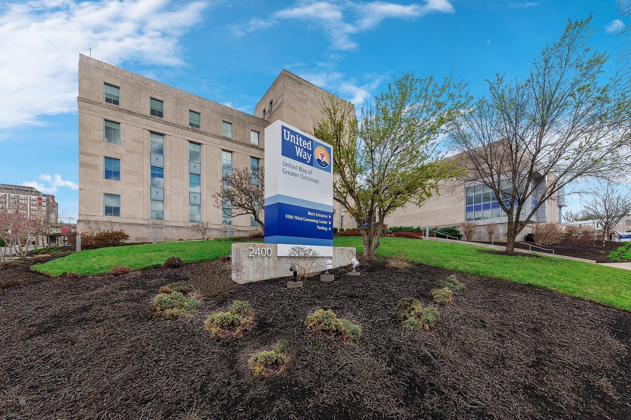 2400 Reading Rd, Cincinnati, OH to rent Building Photo- Image 1 of 15