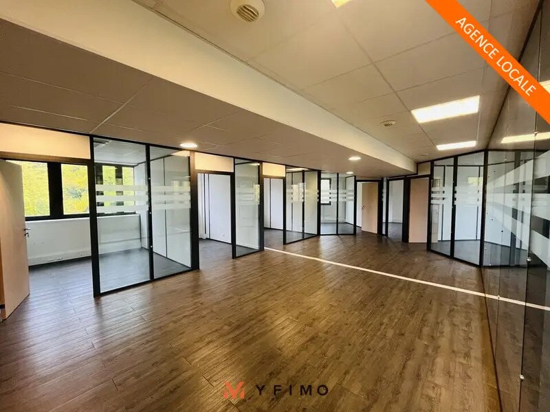 Location Bureaux 237 m² - Photo 1