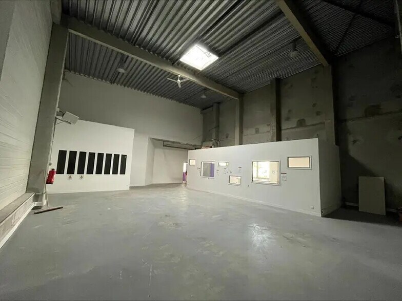 Light Industrial in Argenteuil to rent - Interior Photo - Image 2 of 5