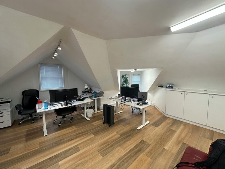 19-23 High St, Kingston Upon Thames to rent - Building Photo - Image 2 of 9