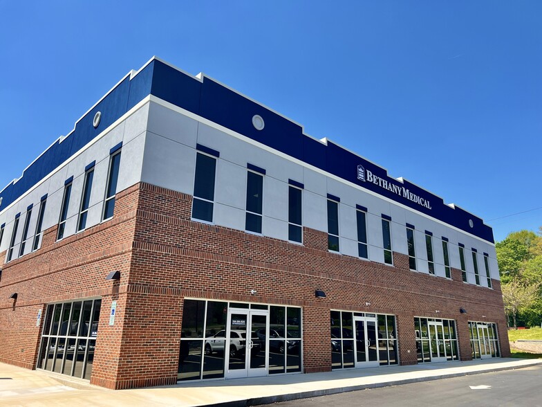 1103 D St, North Wilkesboro, NC to rent - Building Photo - Image 3 of 5