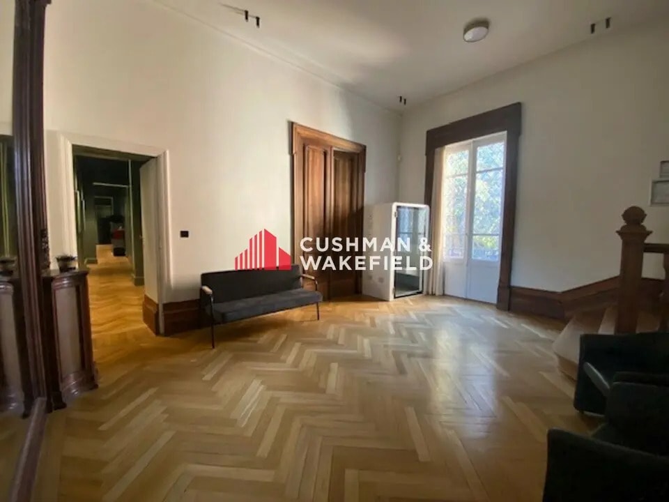 Location Bureaux 234 m² - Photo 1