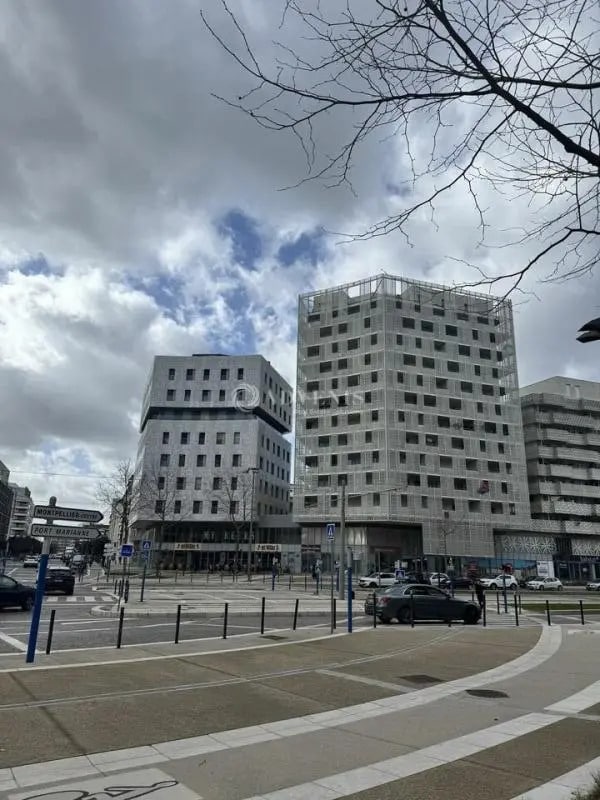 Location Bureaux 215 m² - Photo 1