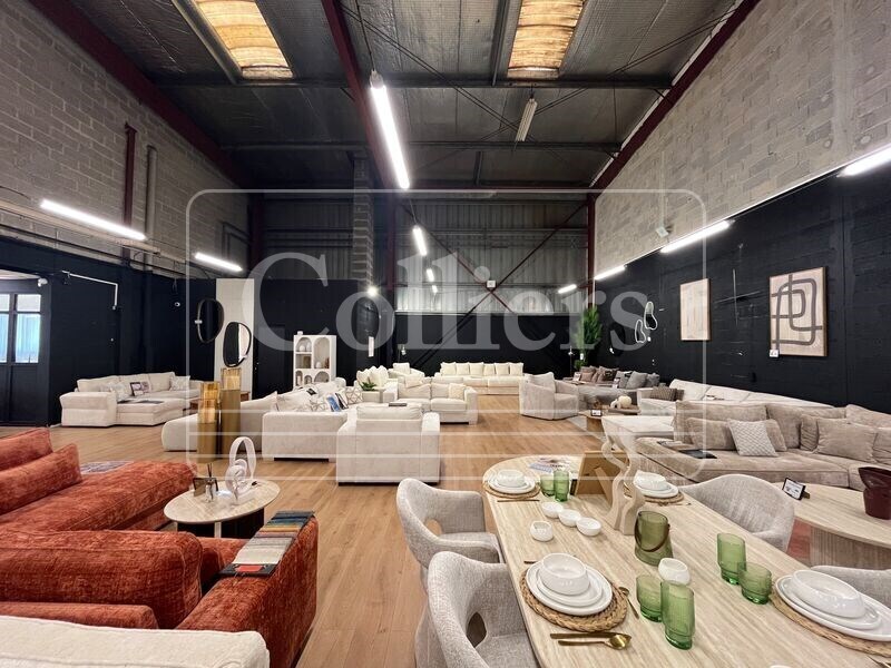 Light Industrial in Aubagne to rent Interior Photo- Image 1 of 7