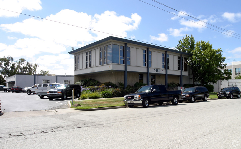 1150 Chrysler Dr, Menlo Park, CA for rent - Building Photo - Image 3 of 13