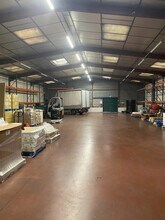 Light Industrial in GRIGNY-SUR-RHÔNE to rent Interior Photo- Image 1 of 6