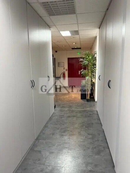 Office in Vitry-sur-Seine to rent - Interior Photo - Image 2 of 10