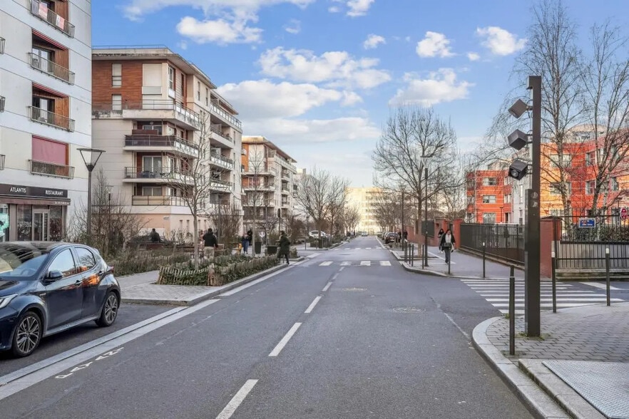 10 Mail Atlantis, Massy to rent - Building Photo - Image 2 of 14