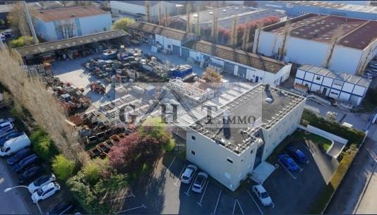 Industrial in Morangis to rent - Aerial - Image 1 of 3