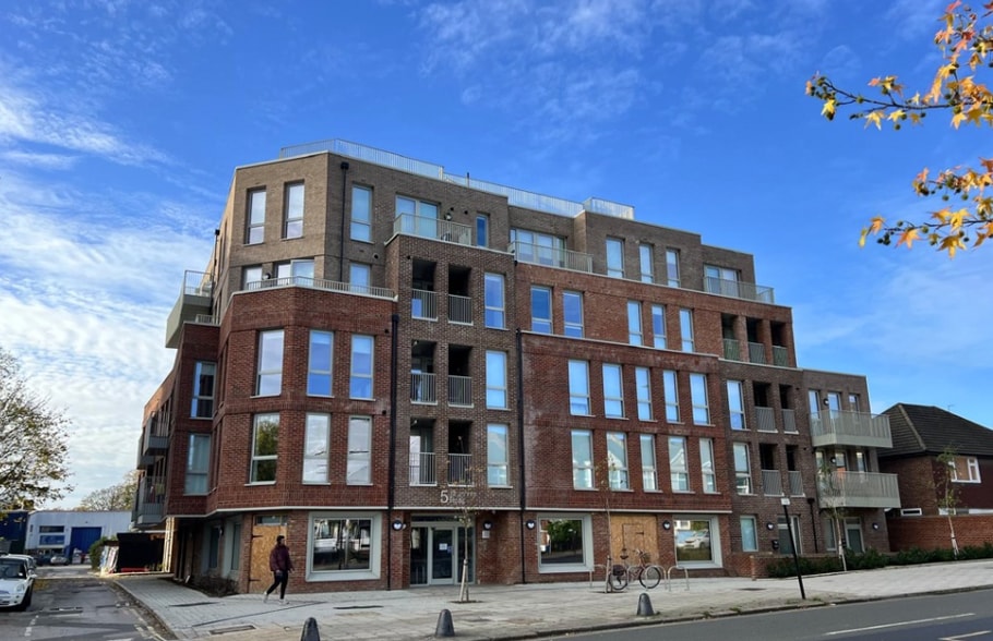 3-5 St Johns Rd, Isleworth to rent - Primary Photo - Image 1 of 1