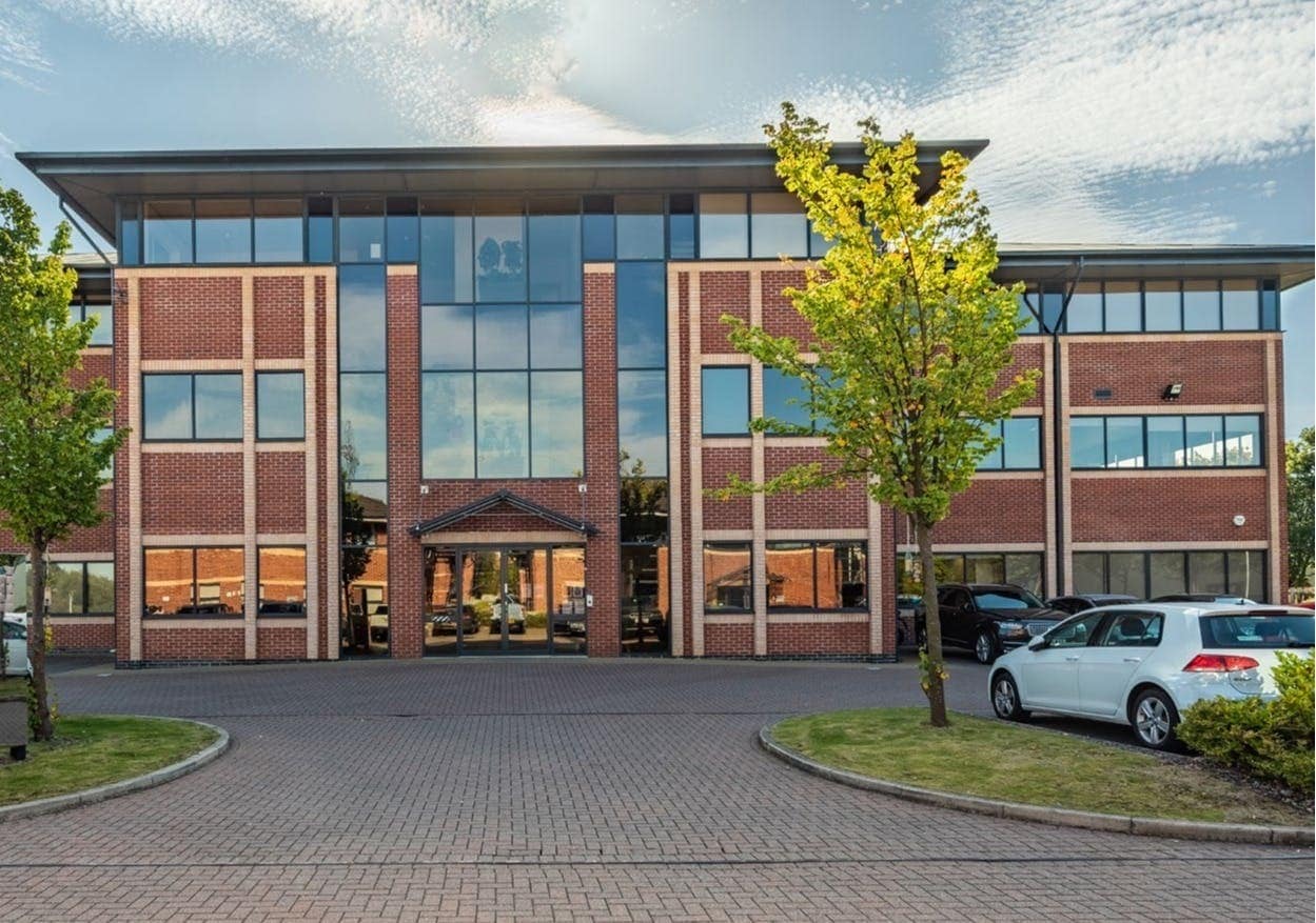 Gateway Crescent, Oldham to rent Building Photo- Image 1 of 11