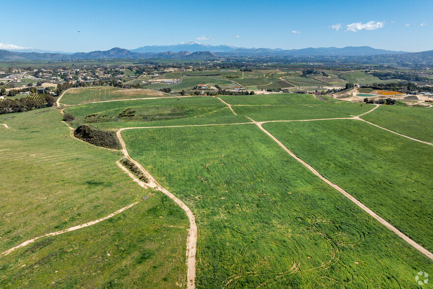 32320 La Serena Way, Temecula, CA for sale - Primary Photo - Image 1 of 75