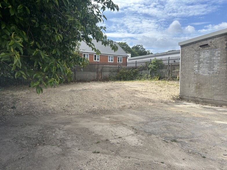 36-38 Thornhill Park Rd, Southampton to rent - Building Photo - Image 2 of 3