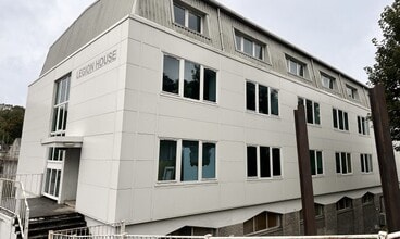 Godstone Rd, Kenley to rent Building Photo- Image 2 of 3