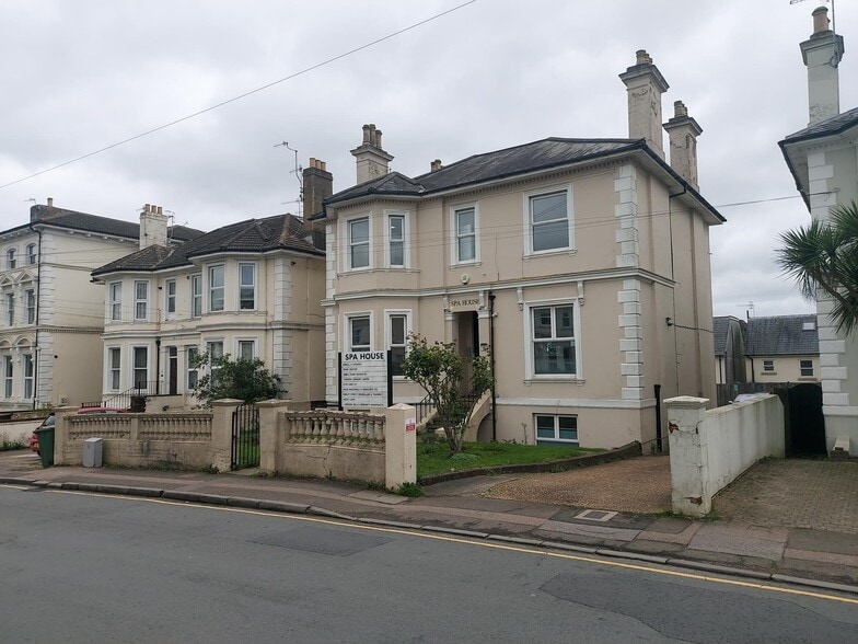 18 Upper Grosvenor Rd, Tunbridge Wells to rent - Building Photo - Image 2 of 3