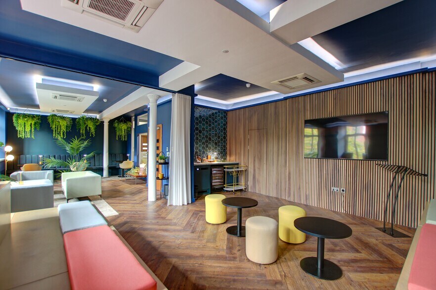 49 Piccadilly, Manchester to rent - Interior Photo - Image 3 of 11