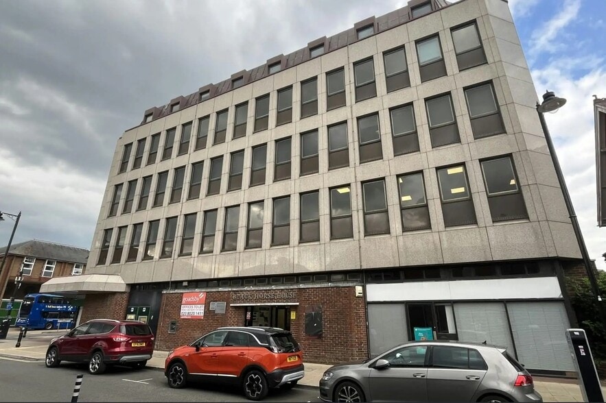 6-10 Leigh Rd, Eastleigh to rent - Building Photo - Image 2 of 2