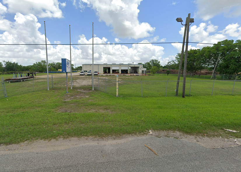 19391 Highway 35, Alvin, TX for sale - Primary Photo - Image 1 of 1