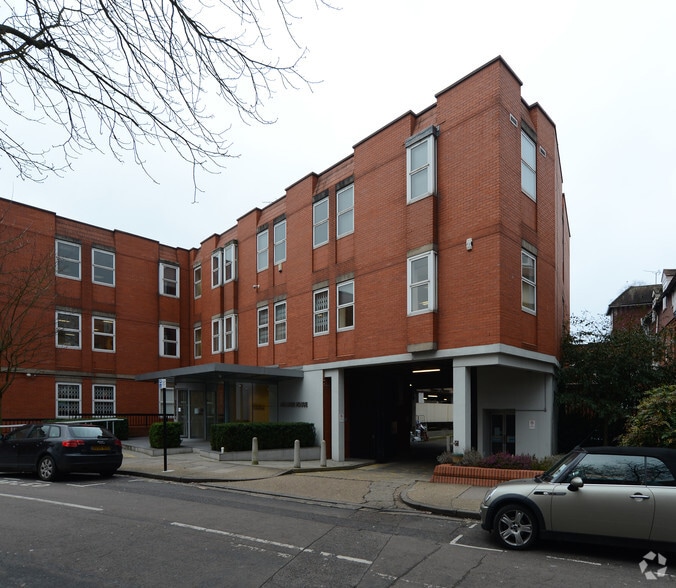 Flanders Rd, London to rent - Primary Photo - Image 1 of 6