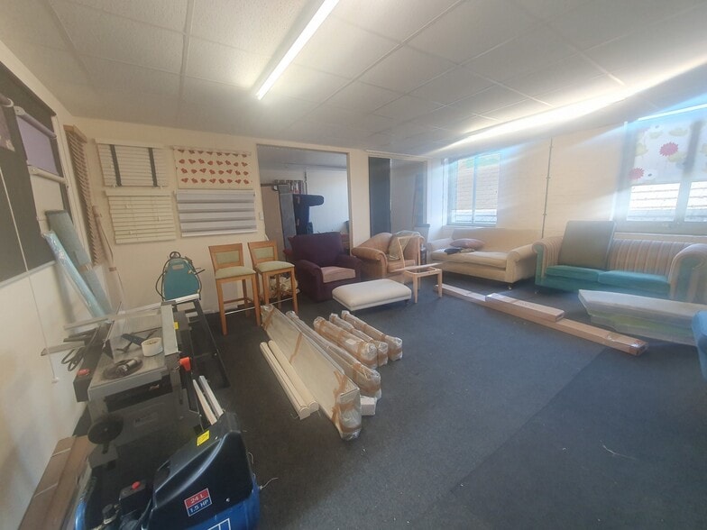 Huddersfield Rd, Holmfirth to rent - Interior Photo - Image 2 of 3