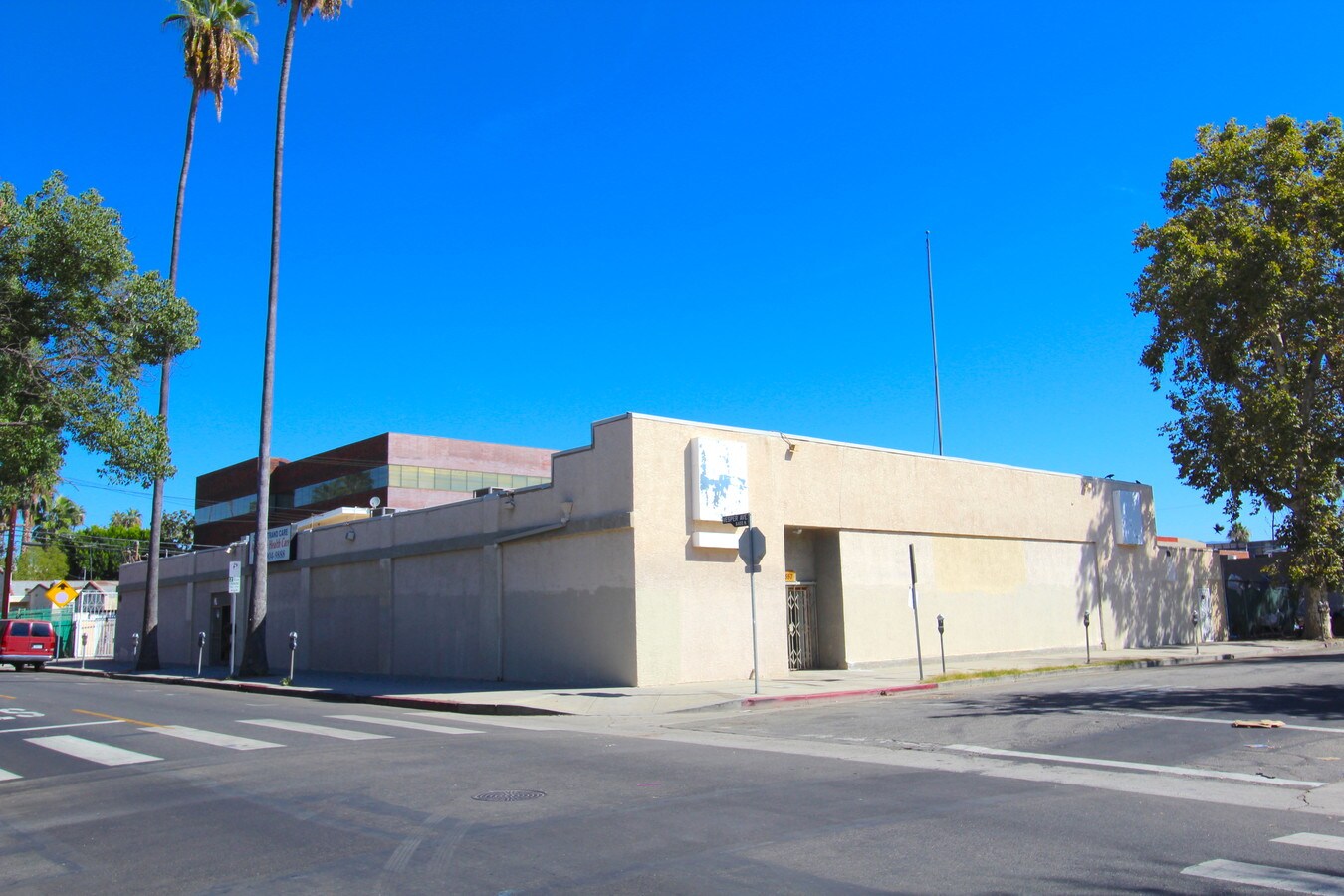 14557 Gilmore St, Van Nuys 91411 UK