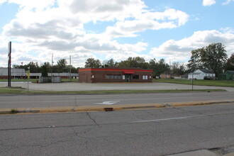 10050 St. Clair Ave, Fairview Heights, IL for rent Building Photo- Image 2 of 5