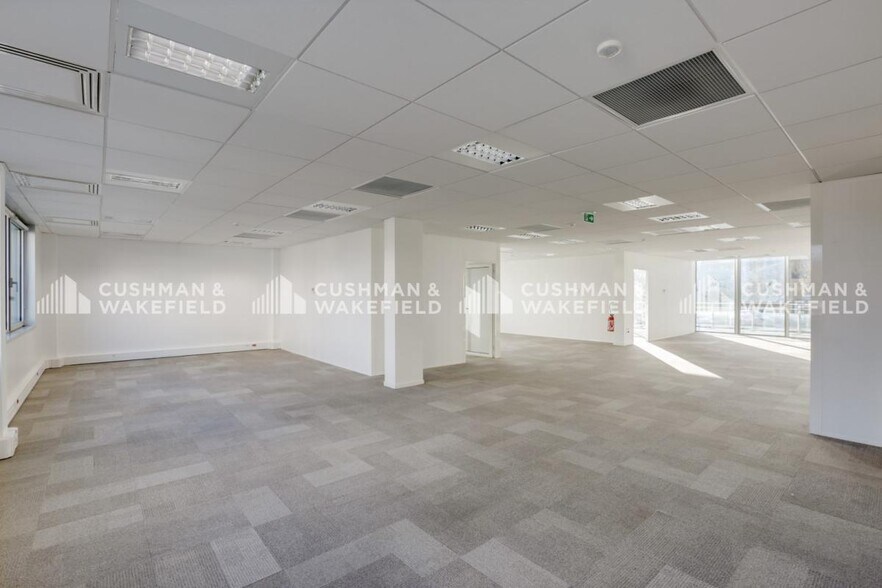 304 Route Nationale Six, Limonest to rent - Interior Photo - Image 3 of 19