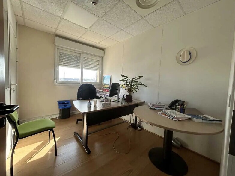 Office in Chassieu to rent - Interior Photo - Image 2 of 7