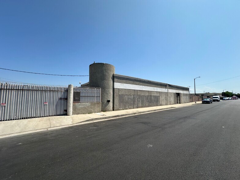 9000 Owensmouth Ave, Chatsworth, CA for rent - Building Photo - Image 1 of 12