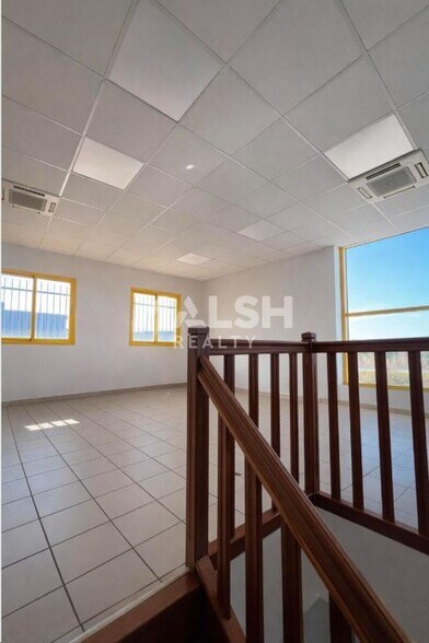 Light Industrial in La Verpillière to rent - Interior Photo - Image 3 of 4