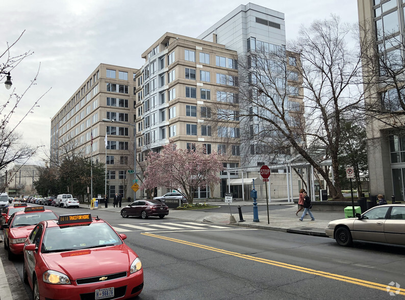 250 E St SW, Washington, DC for rent - Building Photo - Image 1 of 10