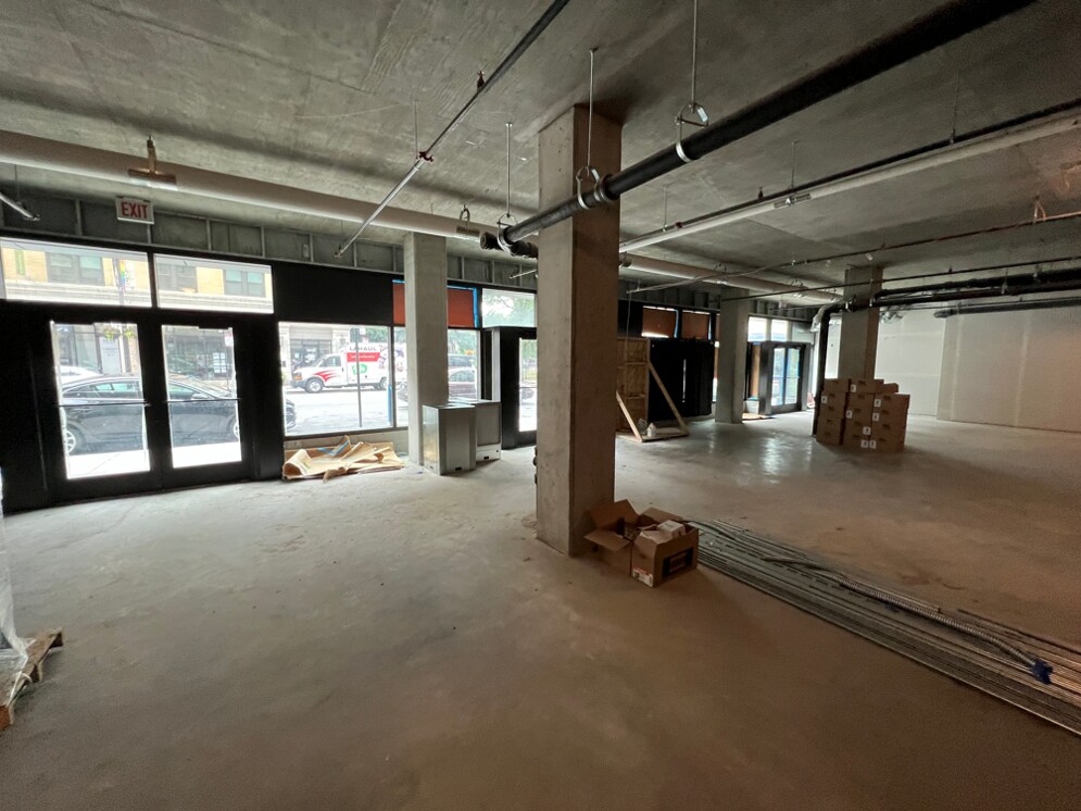 3833 N Broadway St, Chicago, IL to rent Interior Photo- Image 1 of 5