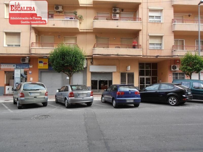 Retail in Onil, Alicante to rent Interior Photo- Image 1 of 5