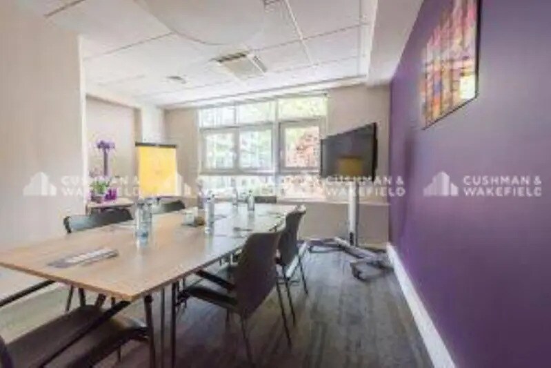 60 Avenue Charles De Gaulle, Neuilly-sur-Seine to rent - Interior Photo - Image 1 of 14