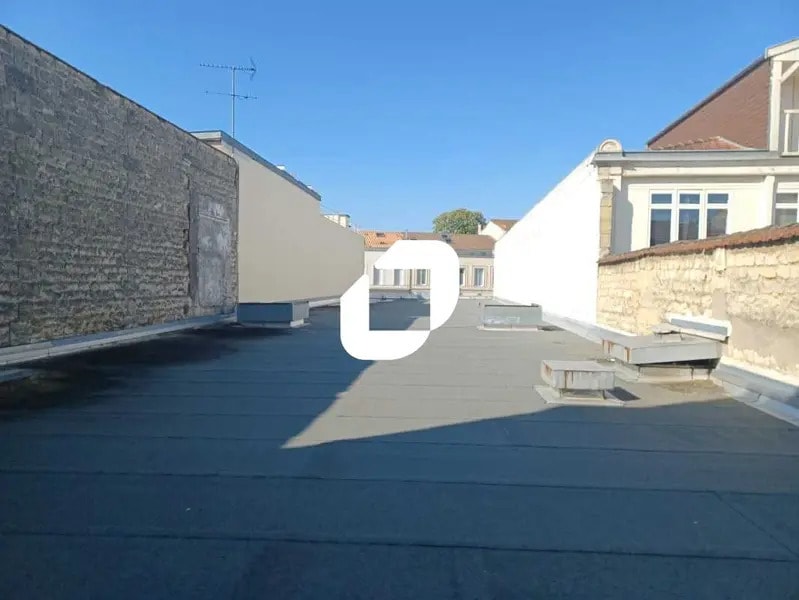 Vente Bureaux 277 m² - Photo 1
