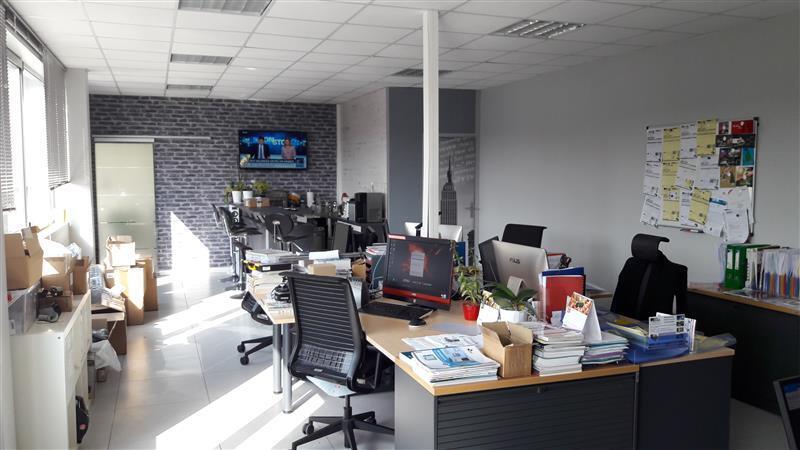 Light Industrial in Chessy to rent Interior Photo- Image 1 of 6