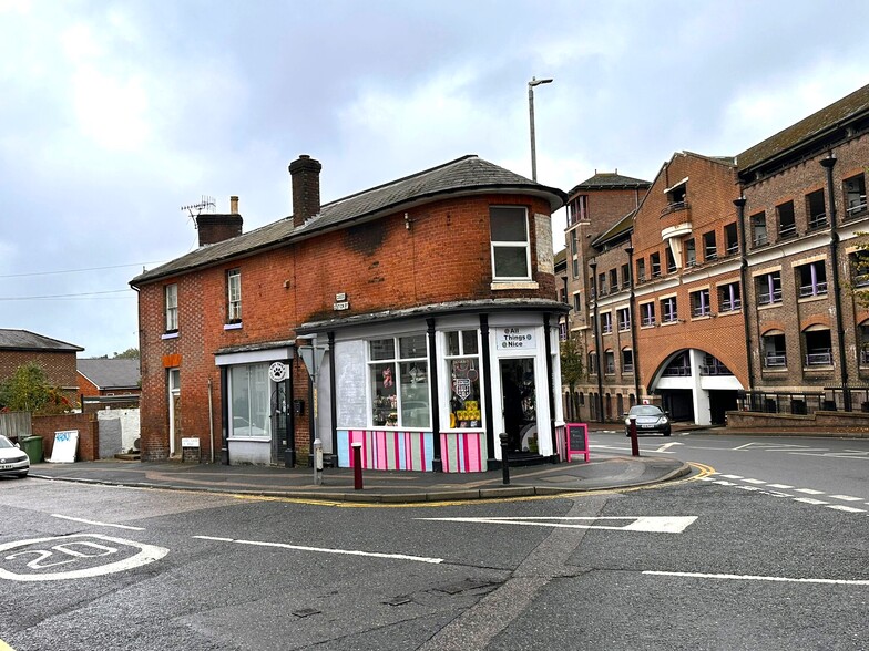 82-82A Victoria Rd, Tunbridge Wells for sale - Building Photo - Image 2 of 8