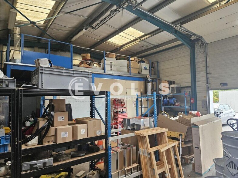 Light Industrial in Marcoussis to rent - Interior Photo - Image 2 of 18