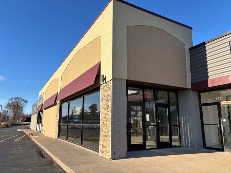 119 Sand Lake Rd, Onalaska, WI to rent - Building Photo - Image 2 of 16