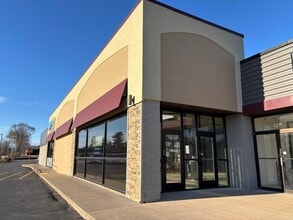 119 Sand Lake Rd, Onalaska, WI to rent Building Photo- Image 1 of 2