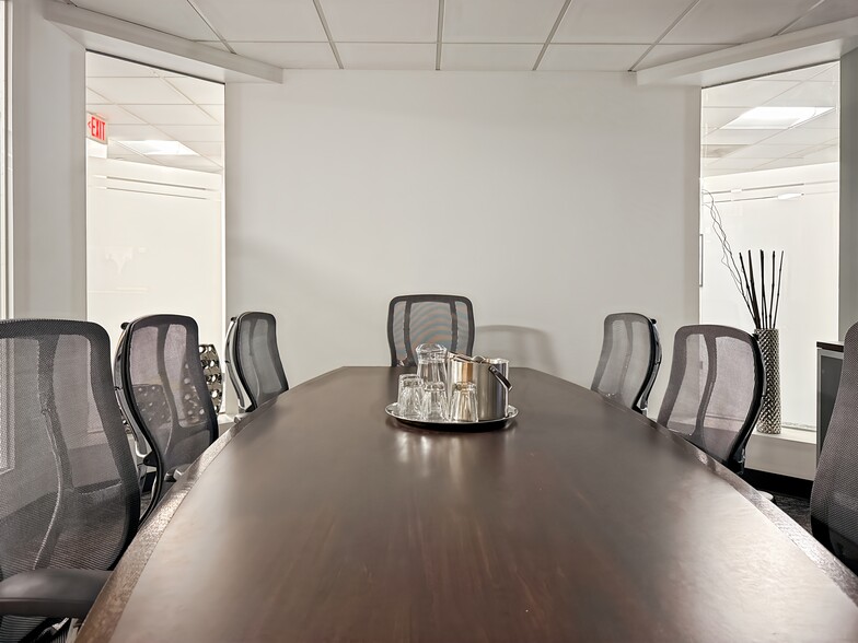 11811 N Tatum Blvd, Phoenix, AZ to rent - Interior Photo - Image 1 of 16