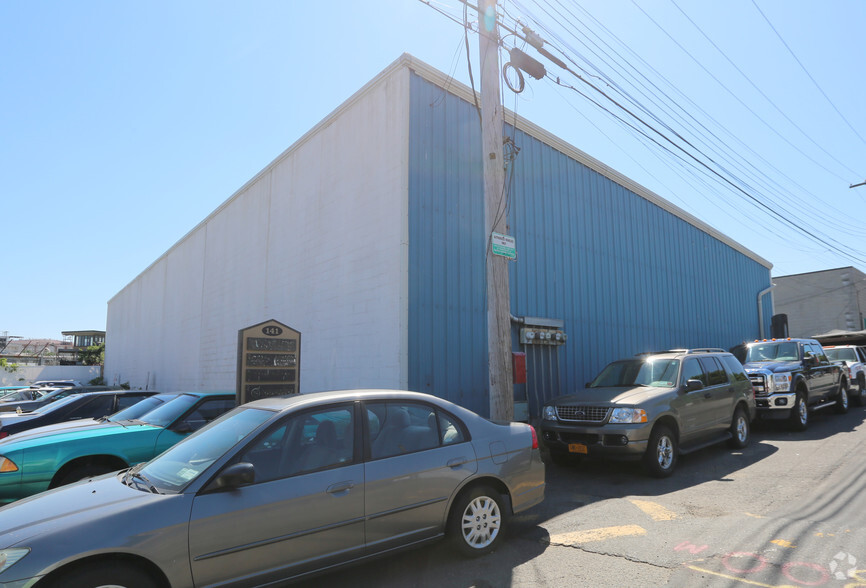 125 Industrial Loop, Staten Island, NY for rent - Building Photo - Image 2 of 2