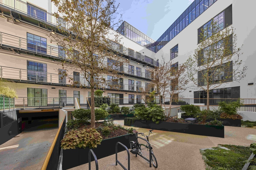 116 Putney Bridge Rd, London to rent - Building Photo - Image 3 of 6