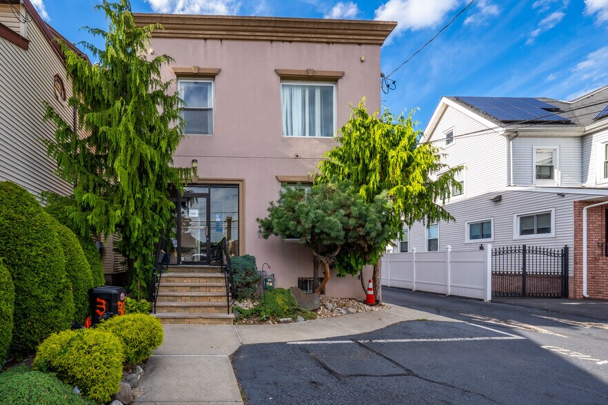 317 Rahway Ave, Elizabeth, NJ 07202 UK