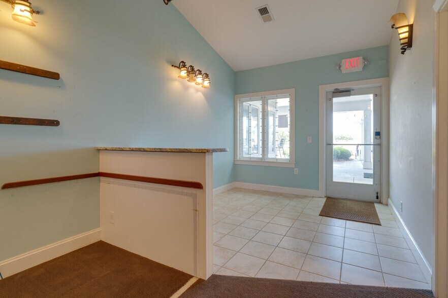 520 Old Stoney Rd, Corolla, NC for rent - Lobby - Image 3 of 14