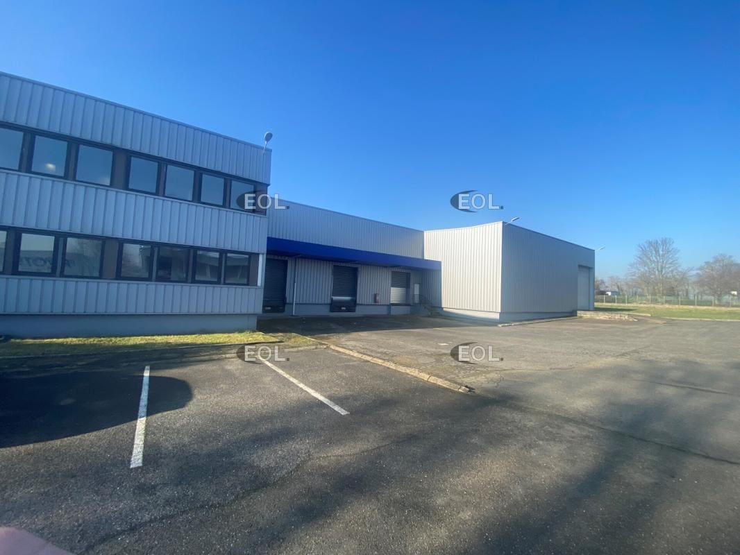 Light Industrial in Louvres to rent Building Photo- Image 1 of 8