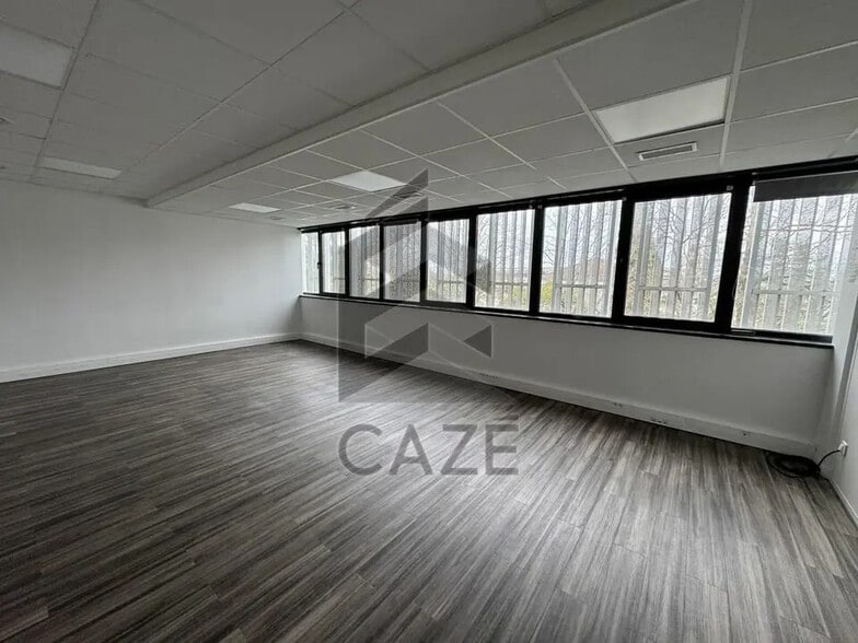Office in Mérignac to rent - Interior Photo - Image 3 of 4