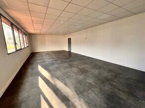 Light Industrial in Le Blanc-Mesnil to rent Interior Photo- Image 1 of 5