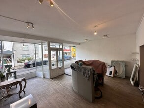 65-65a Newport Rd, Barnstaple to rent Interior Photo- Image 2 of 7