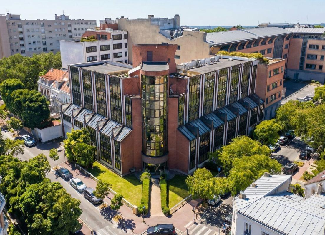 Office in Suresnes for sale Building Photo- Image 1 of 10